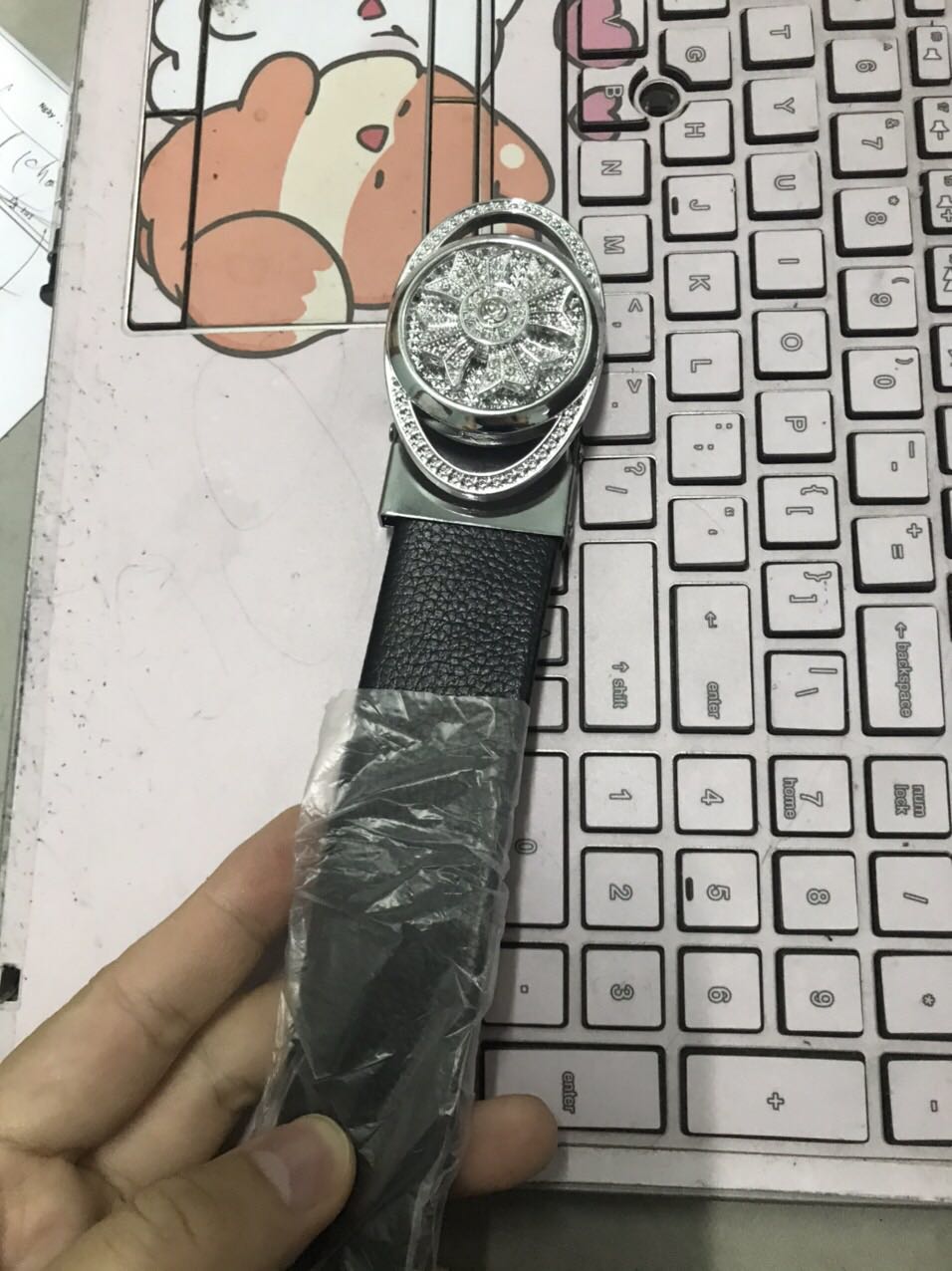 Thắt lưng đẹp quá. Mặt cánh hoa bên trong có thể xoay tròn luôn. Nhìn đinhs hạt rất sang. Sản phẩm giá rẻ mà cứ tưởng hàng siêu cấp vậy. ❤️❤️