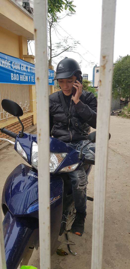 mua số lượng 2, giao có 1 cái.tiki xem lại hộ như thế nào, đơn hàng chuyển quá lâu, thanh toán tiền xong kiểm tra hàng thiếu 1 sản phẩm. quá thất vọng , gủi ngay bù 1 sp đi. có e sip làm chứng nhưng e ấy bảo đã gạch đơn nên ko trả lại tiền được.chán kinh