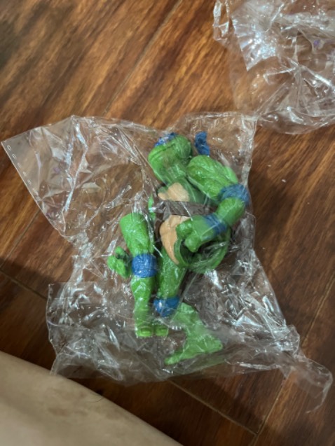 Một bạn bị hư khớp. Nhà bán hàng xem lại