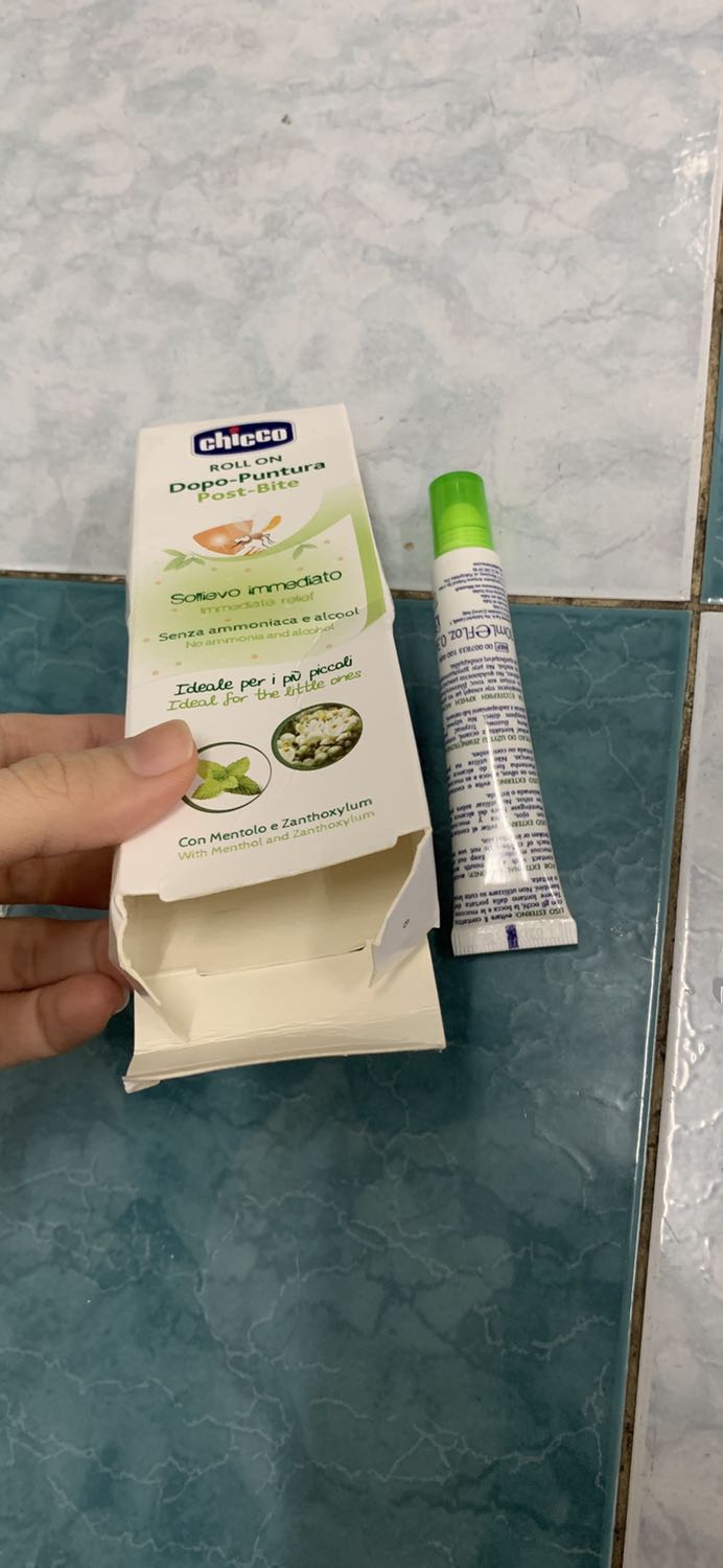 Mua tiki nhiều lần chưa bao giống có trải nghiệm tệ như lần này. Nhận tuýp thuốc mấy trăm ngàn mà móp méo tùm lum, trong hộp thì ko thấy giấy tờ hướng dẫn gì hết, chỉ có đúng cái tuýp nhẹ hều, ko có tem seal gì hết còn ko biết thuốc xài rồi hay chưa! Quá tệ!