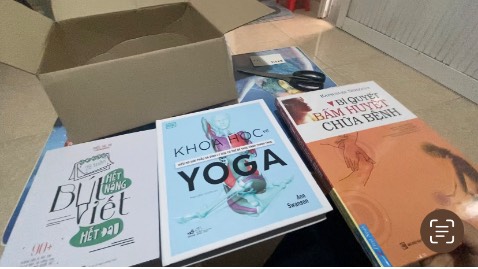 sách in màu, giấy dày đẹp, nội dung chất lượng