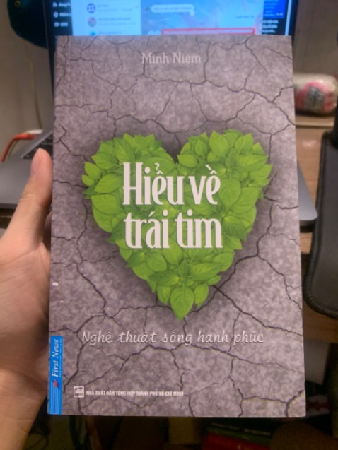 Sách gọn, nhẹ, nội dung có dẫn chứng khoa học, từ ngữ siêu dễ hiểu, chia rõ những chủ đề về tâm lý thường gặp như yêu thương, nóng giận, hoang tưởng, v.v.. 
Tuy nhiên hơi phiến diện và lặp lại từ “giới trẻ ngày nay” bị vấn đề này vấn đề nọ, nhưng lại không so sánh với giới trẻ ngày xưa để thấy ưu và nhược điểm của từng thế hệ, đọc được 1 lần rồi thôi, giá trị sử dụng có thể vài năm sau mới cần đọc lại.