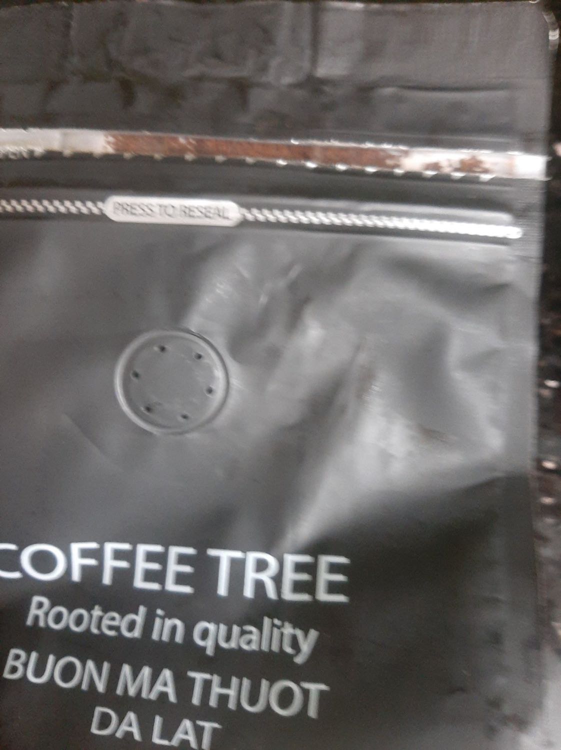 Cà phê giao khá lâu nma uống được, khá ngon. Đóng gói bao bì rất sang, sẽ ủng hộ. Shipper giao hàng dễ thương, rất nice dù mình để ngta chờ khá lâu.