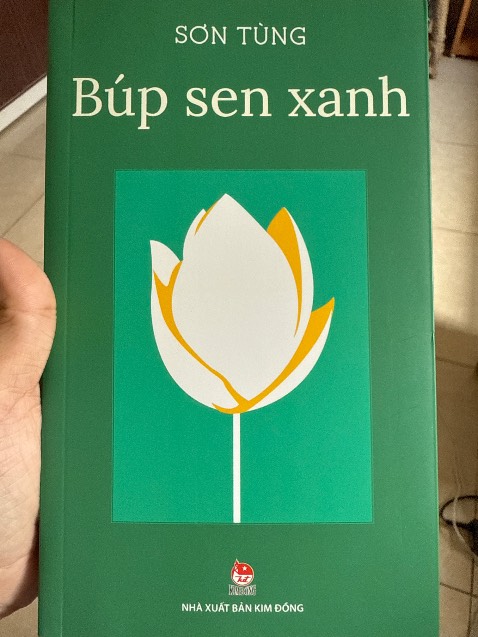 Sách đọc hay và cảm động lắm, mình đọc xong mở mang đầu óc không chỉ về thời thơ ấu của một bậc vĩ nhân nước nhà mà còn mở mang về tư tưởng, đạo đức đặc biệt thấu hiểu hơn về tầm quan trọng của con chữ. Một cuốn sách thay đổi suy nghĩ của mình về rất nhiều thứ. Trân trọng vô cùng công sức của tác giả khi đã nghiên cứu và cho ra đời tác phẩm hay như vậy về Bác Hồ 🎉🎉🎉