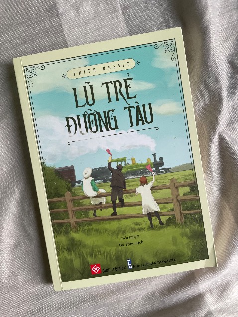 Sách được in bằng loại giấy sáng, sạch, chất lượng tốt.
Thuộc thể loại văn học dành cho thiếu nhi phù hợp cho cả thanh thiếu niên và người lớn.
Nội dung hay được nhiều người đánh giá cao.
Tuy nhiên sách được đóng gói chưa chỉnh chu nên bị gập góc, hơi đáng tiếc