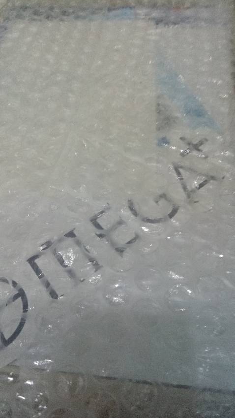 Sách được còn nguyên và không bị móp méo dù không được bọc chống sốc. Sách được mua lúc sale nên giá cũng tốt.