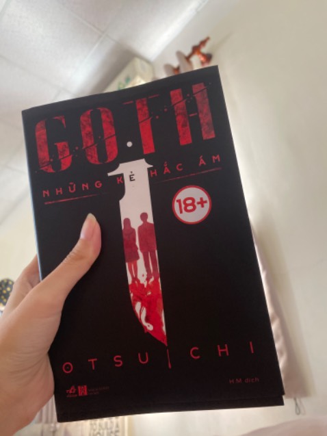 M đọc thấy thích thú, chứ ko thấy nặng nề lắm, cuốn m thấy nặng chắc chỉ có cuốn Thú Tội và Chuộc Tội của Minato.
Dù vậy nội dung vẫn hay và cuốn hút nhen