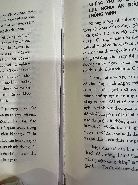 Nội dung hay, nhưng chất lượng sách tệ, gáy sách khô keo nên sút ra từng trang.