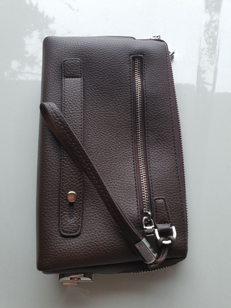 Chất liệu tốt, chắc chắn, tuy nhiên màu không đúng như giới thiệu. Hơi thất vọng.