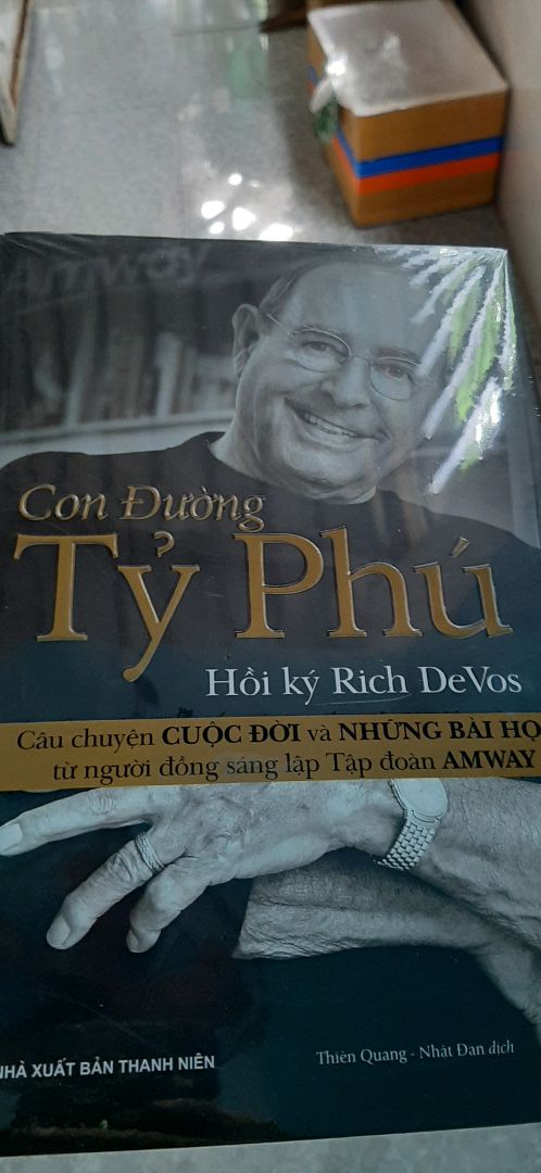 Sách đẹp lắm nha mn, giá với mình là rẻ r á. Nội dung cuốn sách không cần bàn cãi, rất hay lun. Mới mua mà thấy xịn xò quá trời từ cách gói đến cuốn sách lun á💕😊😊🌿🌿