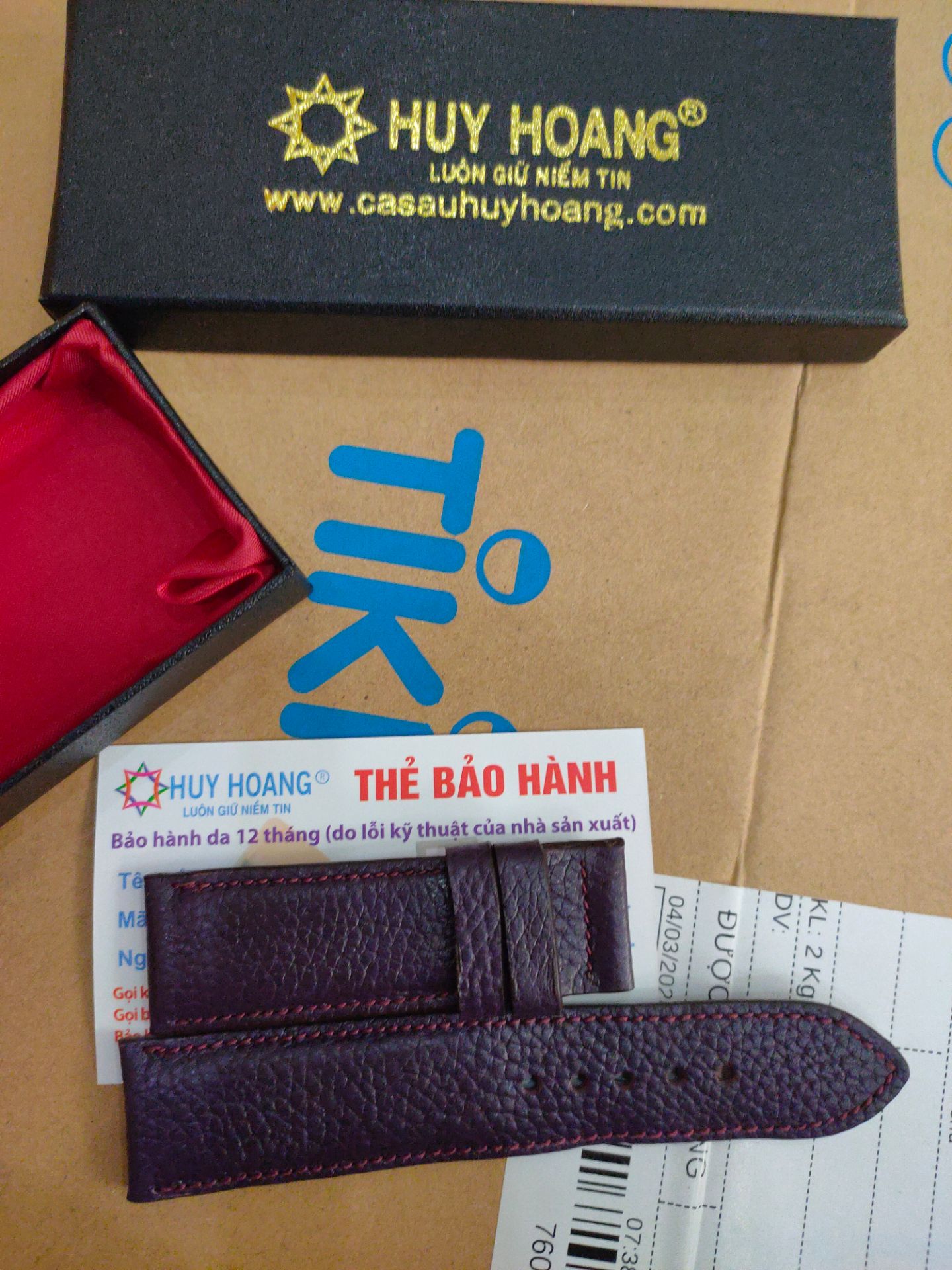 Đẹp rất đẹp... có hộp thẻ bảo hành rất thích... mua làm quà tặng thì rất tuyệt