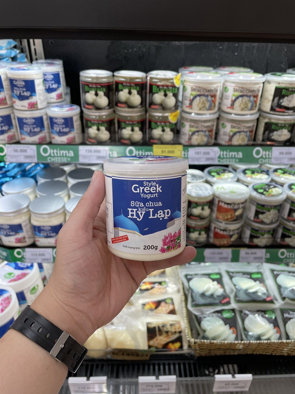 Sữa chua béo, thơm, ăn với chuối ngon, ăn chua được thì ăn không không cần thêm mật ong chi hết vẫn ngon.