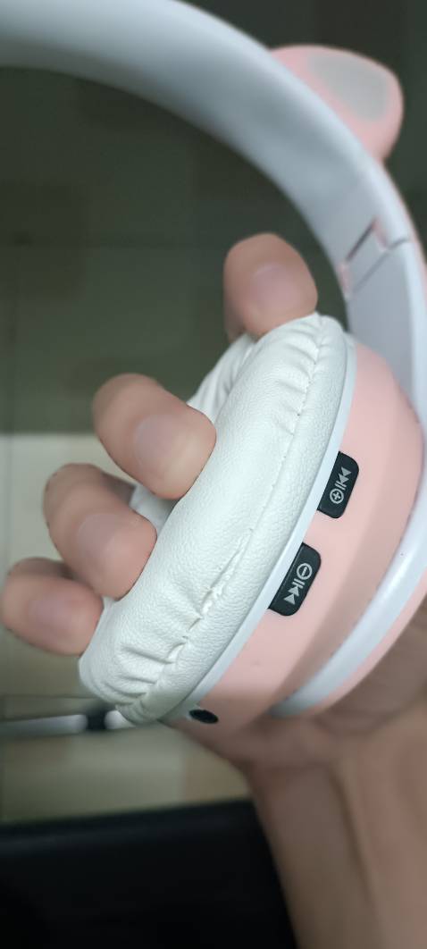 Đóng gói cẩn thận.
Sản phẩm không giống như mô tả, sợi chỉ không tốt mới mở thấy bị bung ra, âm thanh ở mức tạm được.