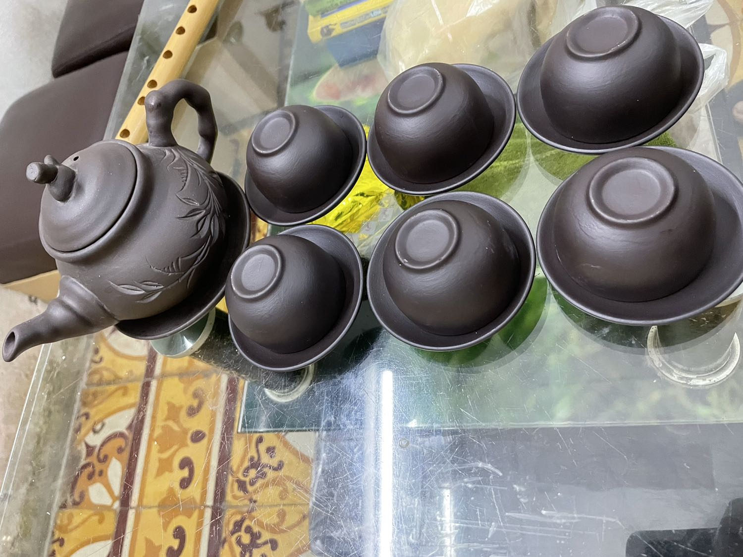 Ấm đẹp, giao hàng nhanh, hơi tiếc vì bị rỗ mất hai lỗ.