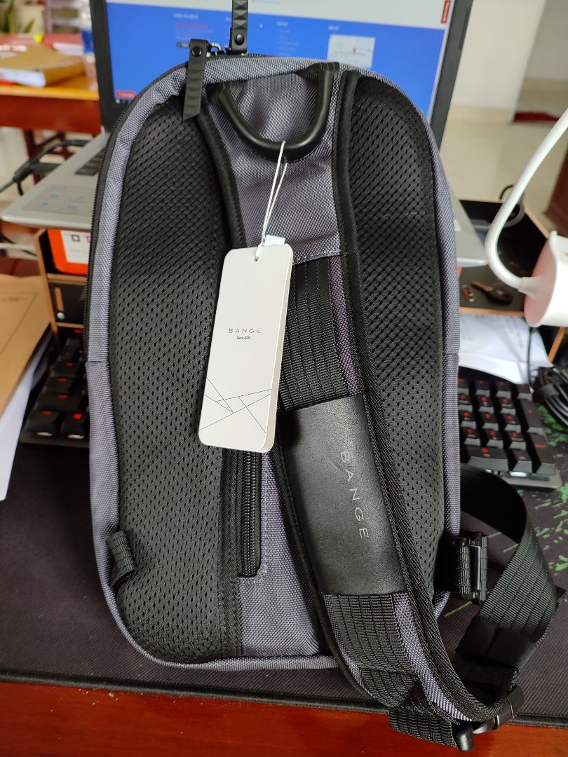 hàng như hình, 11 ngăn để đồ, 2 ngăn để vừa tờ giấy a4, tiện cho việc để tài liệu. thank shop. à quên, kết cái túi nilong có dây kéo khá chuyên nghiệp :)))