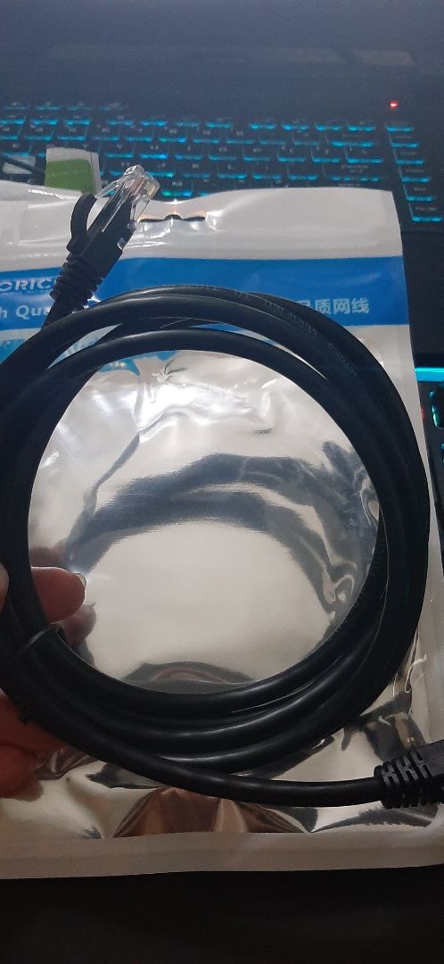 Dây chính hãng, tốt, chắc chắn, dày, rắn chắc. Nhưng tốc độ cũng như ổn định thì y chang dây mặc định của viettel tặng (1m) sau khi đo nhiều lần. Khá là tiếc tiền vì tưởng ngon hơn :v mình mua 2m nhưng h cũng quấn bớt lại chứ k dùng hết :v