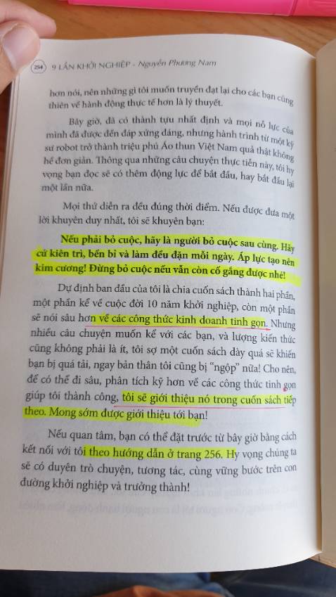 Cuốn sách kể về hành trình xây dựng sự nghiệp của tác giả, trải qua rất nhiều mô hình kinh doanh, thất bại có, thành công có, anh luôn nổ lực và cống hiến để đạt được mục đích của mình, khó khăn nhất là lĩnh vực sản xuất áo thun nhưng anh vẫn kiên trì bền bỉ đầu tư vốn, thời gian sức khỏe để dẫn dắt công ty thành công. Những chia sẻ kinh nghiệm của anh rất quý giá cho các bạn trẻ. Cảm ơn anh