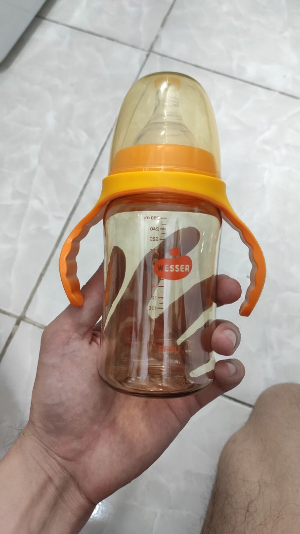 Bình đẹp chấn chắn, núm ti mềm, giao hàng cũng nhanh nữa, rất đáng mua.