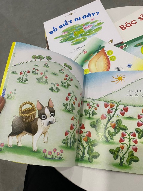 sách được thiết kế chỉn chu nhiều chi tiết liên tưởng đến nhau rất hay, ba mẹ nhìn cũng thấy hay