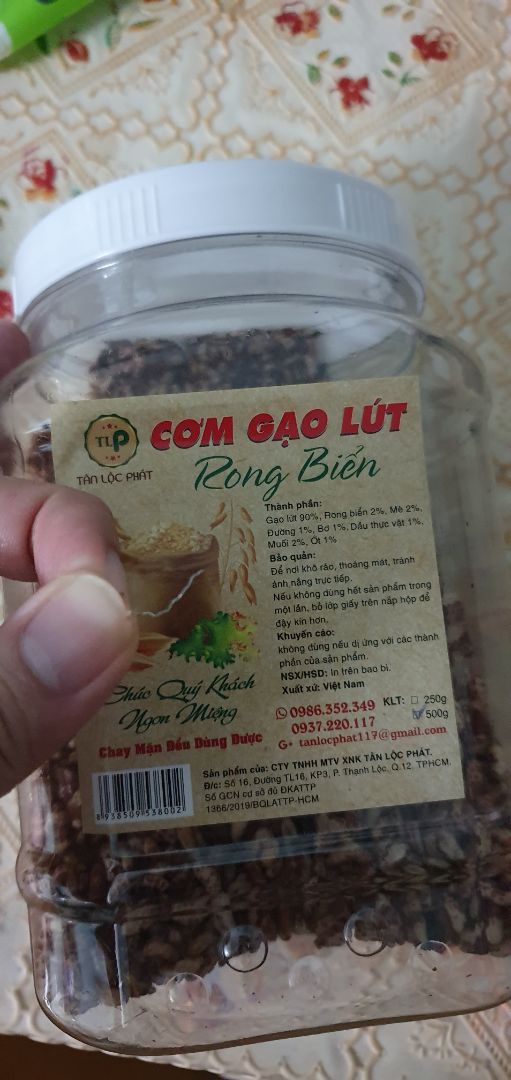 Mọi người ăn cẩn thận nha, nguyên cọng kẽm, cũng may là không nuốt xuống bao tử.
Sản phẩm dùng ngon nhưng kiểu này thì không dám ăn nữa...