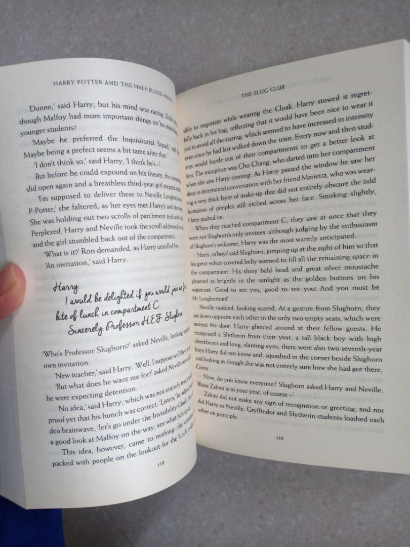 Mình đã mua edition này gần hết series rồi vì bìa đẹp quá. Sách gáy đóng chacw chắn, giấy màu đẹp font đẹp, nhẹ. Tiki đóng gói cẩn thận nữa.