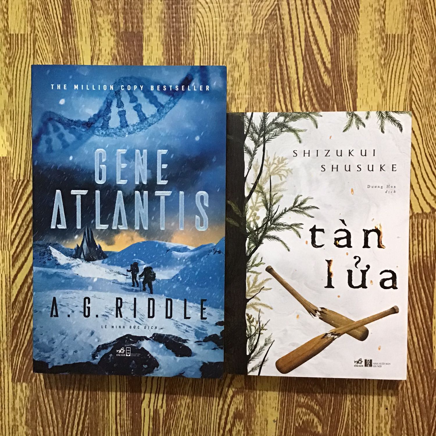 Sách mới cứng,mua lúc sale 30-35% thôi,cũng k có nhiều mã giảm giá tốt dạo gần đây nên mình cũng hạn chế mua hàng nếu k thật sự cần. Nhưng cuốn này thì cũng đáng đầu tư,mới ra nên cũng khó giảm sâu đc nếu muốn đọc sớm