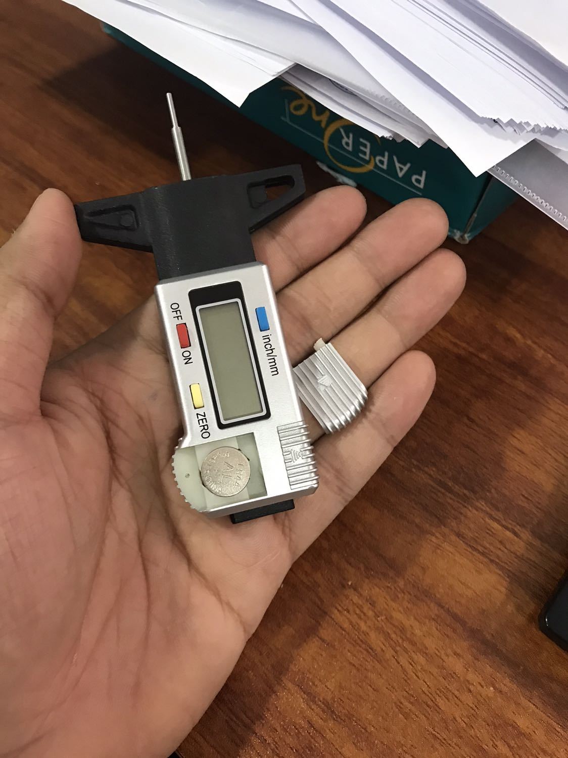 Không đóng được nắp. Quá chán.