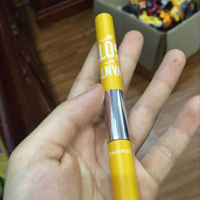 Mình từng dùng và rất thích em này. Mình kẻ buổi sáng mà đến tối vẫn còn. Shop giao nhanh, gói hàng kỹ. Sẽ ủng hộ tiếp.