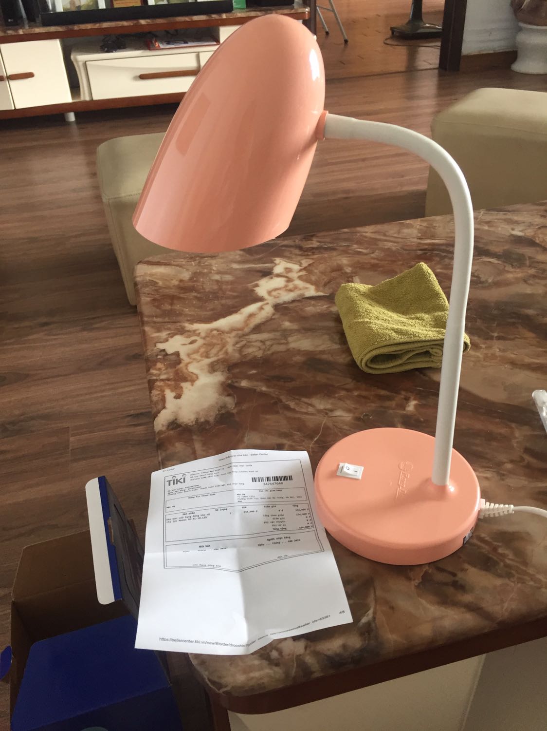 Đèn rất đẹp nhé,giao hàng nhanh. Mỗi tội tưởng đèn màu vàng cơ ????☺️☺️☺️☺️☺️