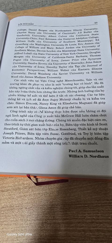 Sách in rất mờ, giấy in quá mỏng ,  in mất nét chữ rất nhiều, quá tệ. Đọc bị lóa không khác gì 1 bản photo chất lượng kém.