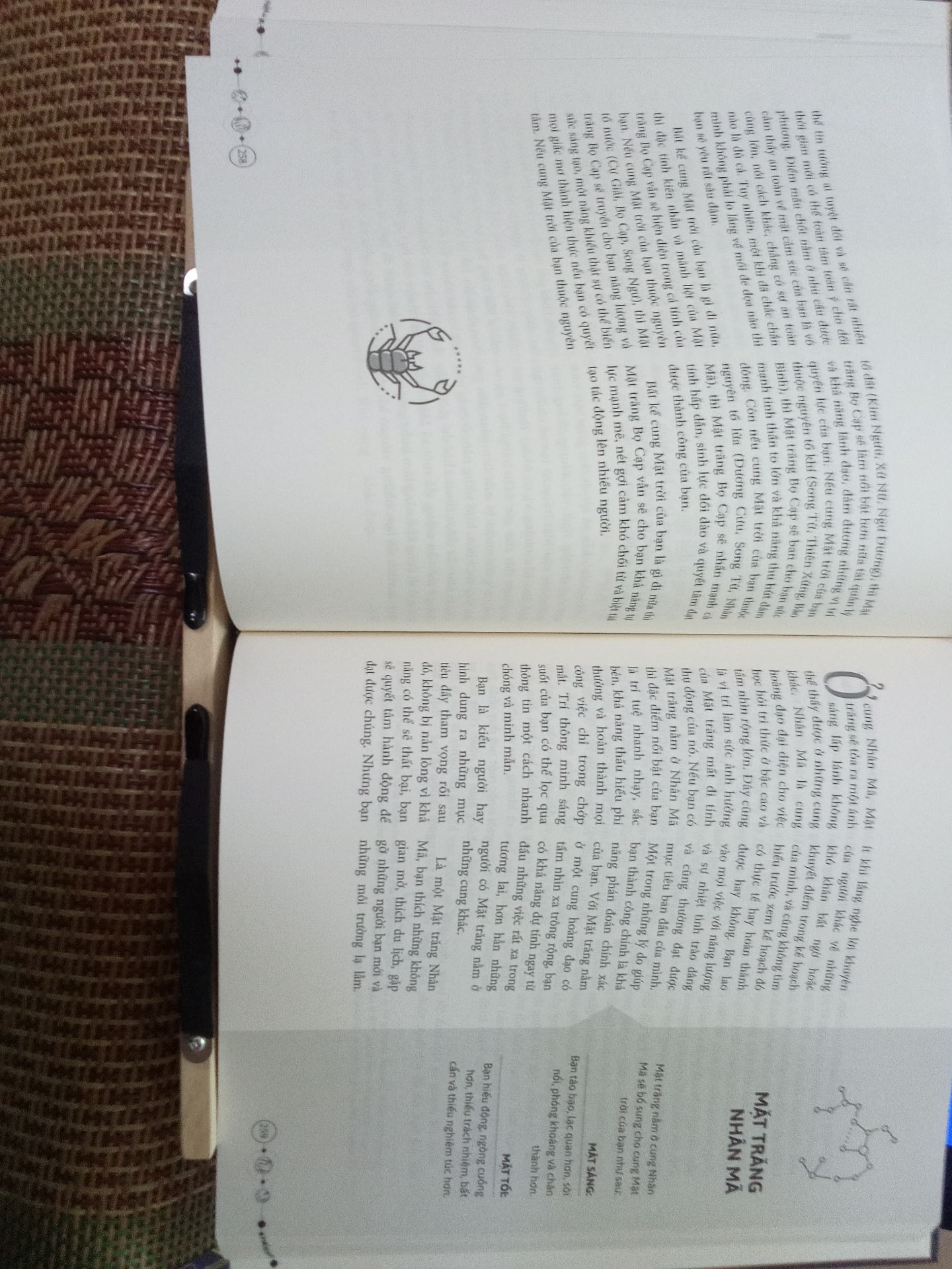 cuốn sách Toàn Thư Chiêm Tinh Học Nhập Môn tập hợp những gì căn bản, nền tảng nhất để hiểu về chiêm tinh học , một môn huyền học khá thú vị , shop giao hàng nhanh , sản phẩm chất lượng và cảm ơn shop còn khuyến mãi tặng cho một cuốn sách  .