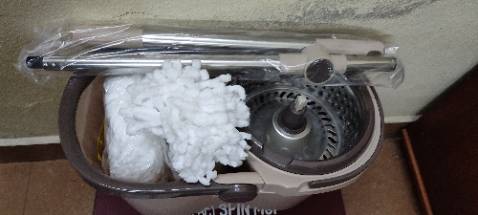 Sản phẩm tốt như thông tin của shop, vắt khô, lau sạch, nhựa chắc. Trong thùng có sẵn 2 giẻ lau, một số shop đăng qc tặng kèm giẻ lau là lập lờ thôi nhé