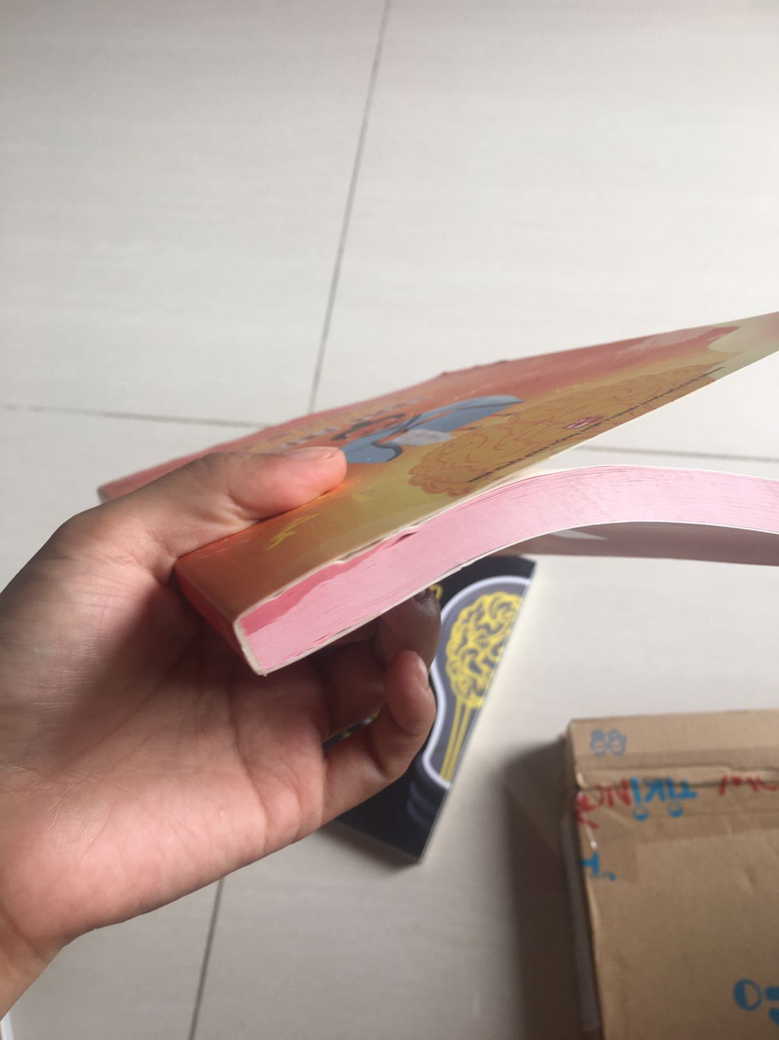 Tiki dạo này đóng gói sách chán quá, không có bọc kèm theo, ướt hết sách mất rồi.