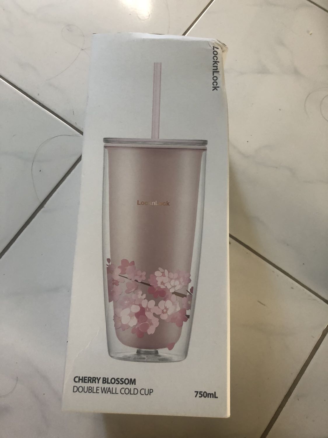 Bình rất to so với tưởng tượng của mình và rất đẹp nha mọi người. Nhưng đóng gói và vận chuyển hơi thất vọng. Nhận hàng mình chứ sợ bị bể ly.