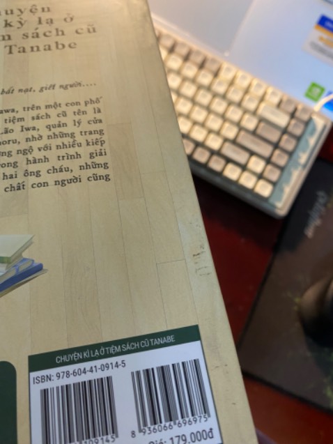 Giao hàng nhanh, tuy nhiên sách có khác nhiều vết Giao hàng nhanh, tuy nhiên sách có khác nhiều vết