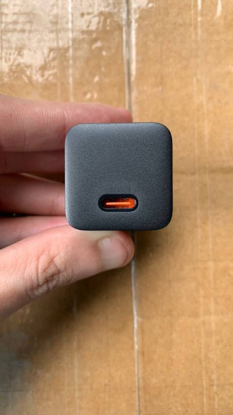 độ hoàn thiện tốt, mua về *** ngay . mình dùng XR sập nguồn phát là sạc luôn, từ lúc lên nguồn đến 50% chưa đến 30p ( củ nóng là điều bình thường chứ không có nóng quá, máy không nóng luôn ) từ 50% đến 97% đâu tầm 1h5p