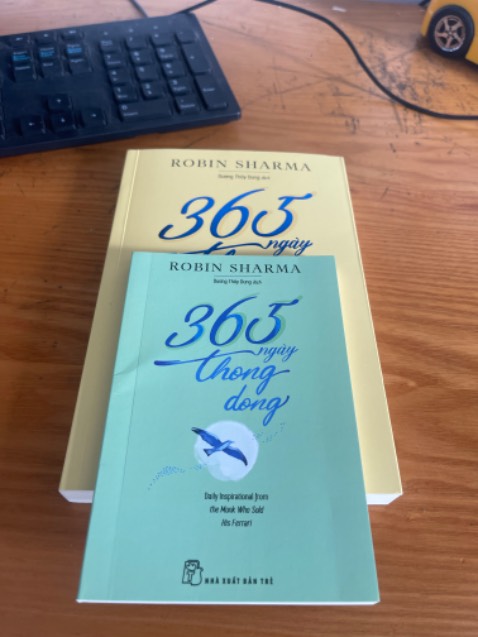 Chất lượng sách tương đối ổn, còn có quà tặng kèm theo. Rất ưng ý