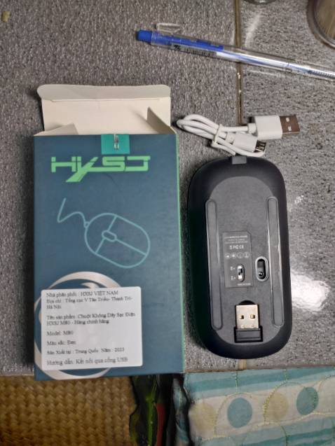 Di chuột mượt, phím bấm êm nhẹ, cảm giác vừa tay, màu sắc đẹp, chuột rất láng mịn giúp cầm nắm chắc tay hơn. Shipper giao hàng nhanh, nhiệt tình. Đóng gói kĩ càng. Nên mua nha mí bạn🥰🥰