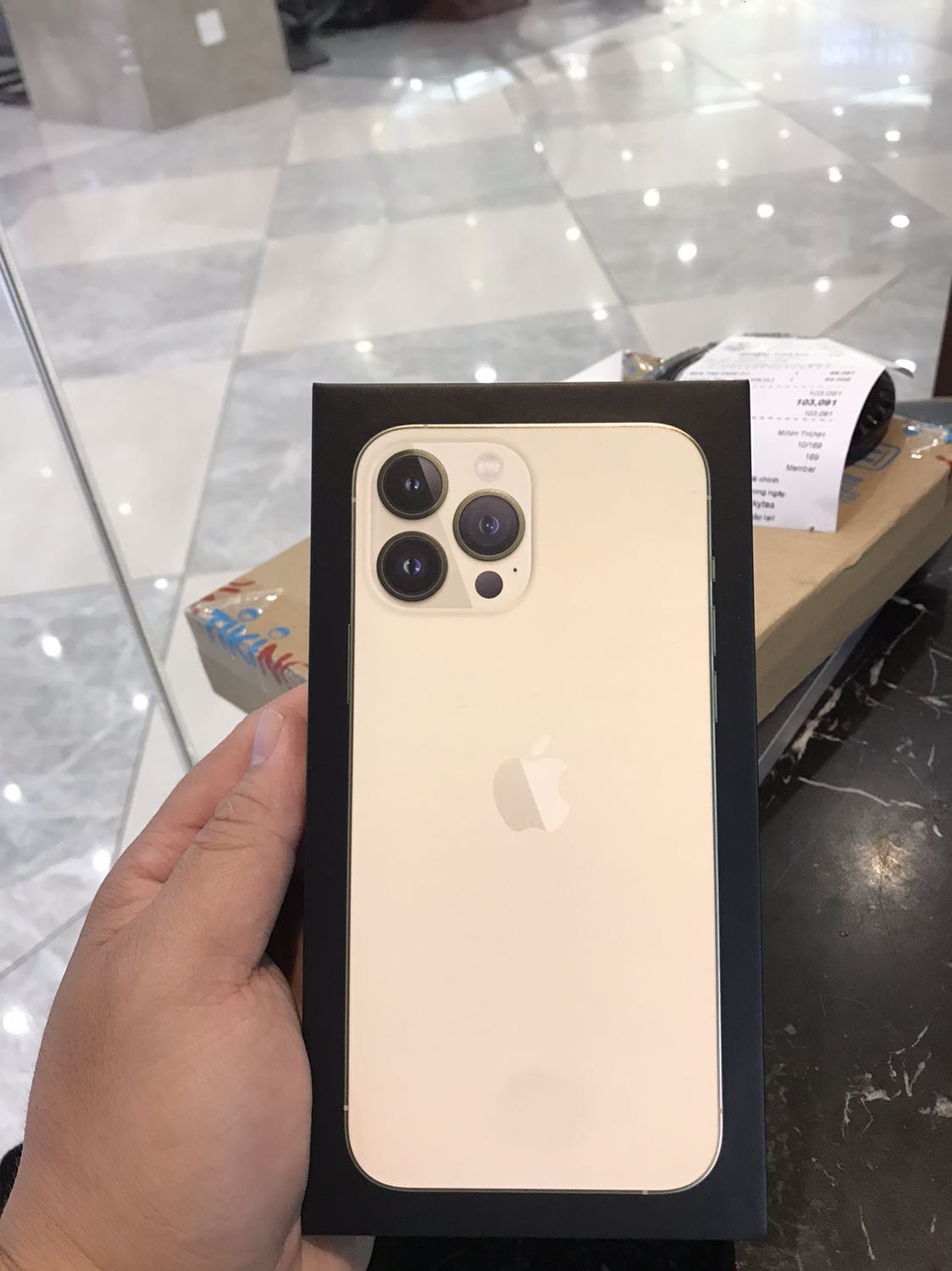 Miếng dán chất lượng, dán lên máy như không dán, miếng dán đẹp. Rất thích và tin dùng tiki