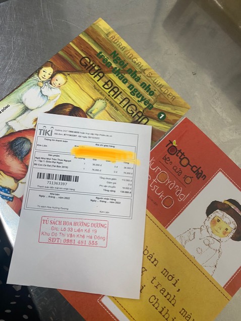 Mình đã rất buồn khi bên bán đóng gói nhầm sách, giao sai sách cho mình. Khi mình gọi lại phản hồi bên nhà sách nói để bên bạn check và gọi lại. Tuy nhiên không hề có cuộc gọi lại nào. Mình liên hệ lại theo *** thì không ai nhấc máy. Mình đã ko mua được cuốn sách mình cần, phải nhận cuốn sách đã đọc rồi.
