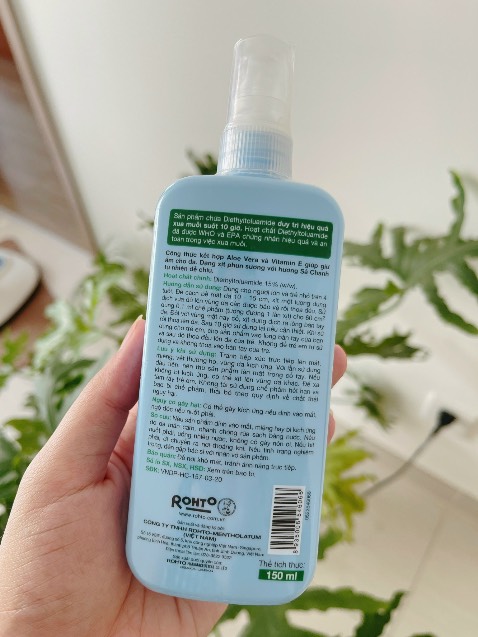 Chai mới đổi mẫu, vẫn giữ mùi sả chanh, thơm ko nồng, không bị rít. Dạo này mưa muỗi quá nên mua chai lớn luôn