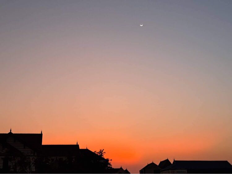 Giao hàng nhanh , vừa đặt hôm qua hôm nay đã có hàng . Shop đóng gói sản phẩm chắc chắn . Sách mới không bị móp méo