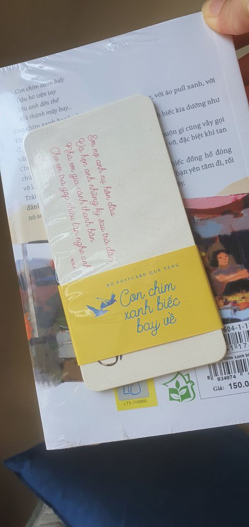 nội dung cuốn này khá ổn, câu chuyện mới mẻ hơn so vs những quyển trc, chủ yếu về cuộc sống lao động cơ cực, bình dị giữa chốn hoa lệ Sài Gòn...đoạn đầu khá ok mà về sau khúc gần cuối hơi rối xíu 🤨 về đóng gói tiki luôn bọc hàng cẩn thận, sách có bọc nilon nên mới lắm. đc tặng postcard cute ^3^  ship nhanh, hôm qua đặt hnay có ^^