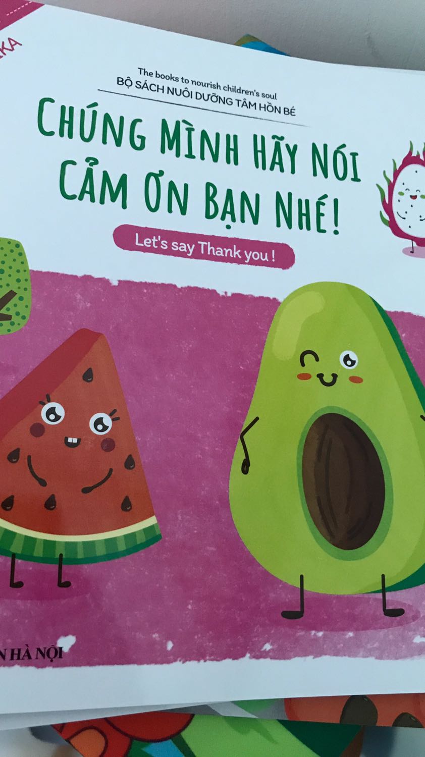 Truyện hay, màu sắc đẹp, giấy rất dày hạn chế bị rách khi bé cầm, xé.trẻ thích thú