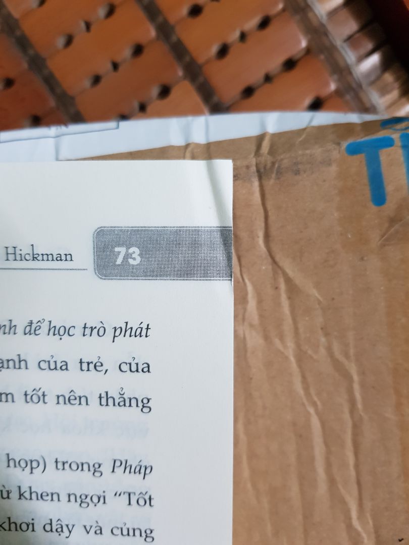 giao hàng nhanh!
sách có chất lượng giấy khá tốt.
có điều bị quăn 1 ít ở góc!
thôi vẫn đánh giá 5 sao