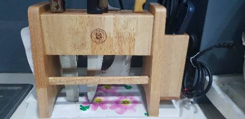 Kệ dao thớt chắc chắn. Đóng gói kỹ.