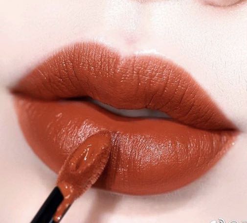 Mua vì Hiền Hồ, nhưng đánh thử rồi mê luôn Maybelline.
Lâu trôi cực kỳ, sáng tới tối, ăn chơi mãi mà ko trôi ?
2 màu cực kỳ hợp mùa thu đông, nhìn trendy lắm.
Hihi