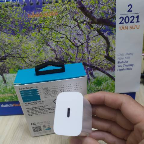 Lúc đặt hàng cũng hơi lo lo nhưng khi nhận hàng thì quá là ok, hàng chính hãng, sạc ngon, đóng gói đẹp mắt.
Mình đặt thanh toán qua ví momo và Tikinow 2h, giao hàng nhanh còn được free ship nữa chứ. Lần sau sẽ mua ủng hộ shop tiếp