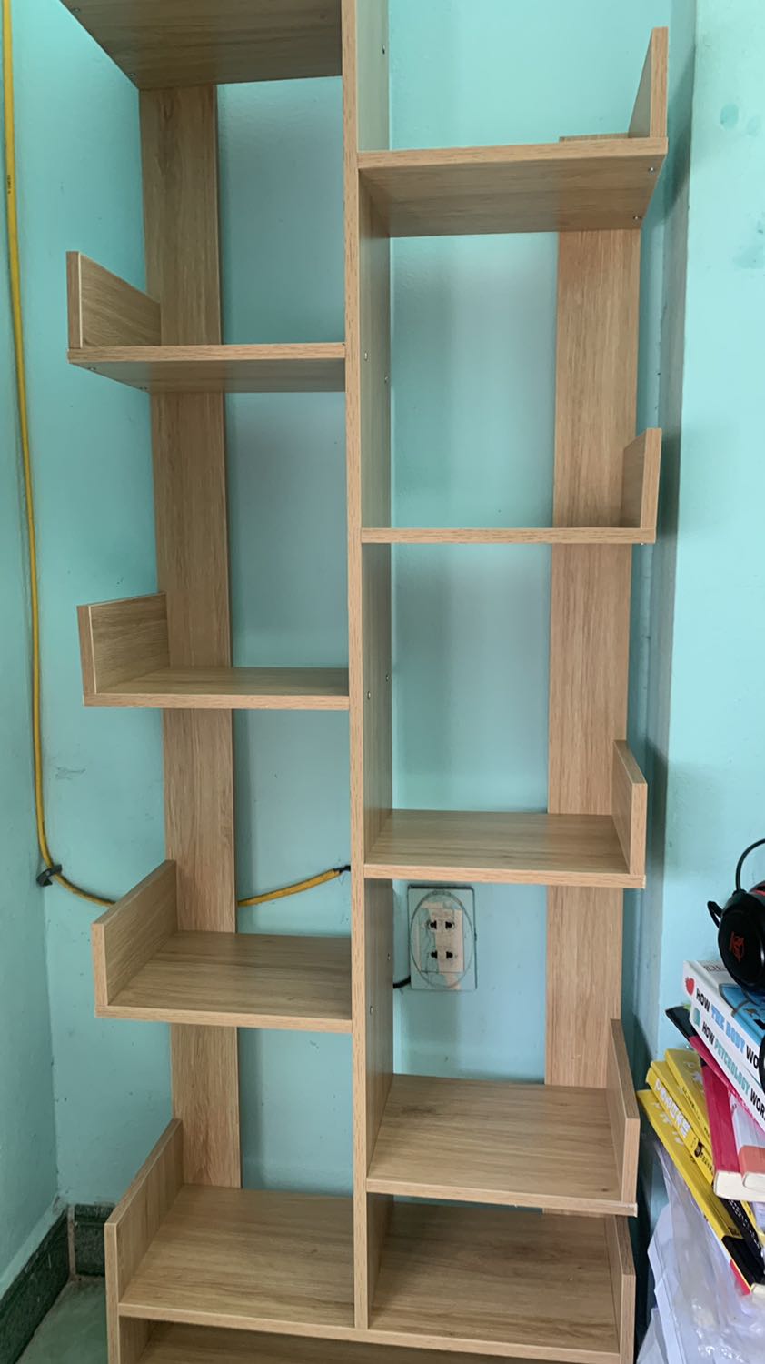 Tuyệt
Mình đã từng mua một kệ sách của shop khác nhưng lắp khó hơn, cũng bị lỗi lỗ vít.
Sản phẩm của cty này thì chuẩn nhiều chỉ có 1 lỗ hơi lệch nhưng cũng không đáng kể. Dù sao cũng xứng đáng 5 sao.