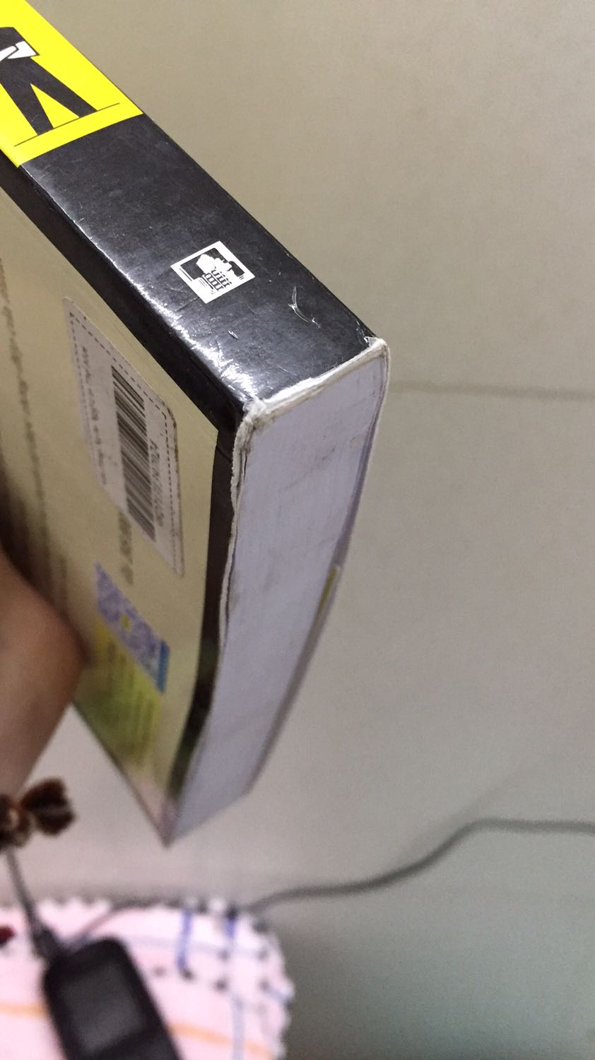 Trước giờ mình luôn ủng hộ tiki vì dịch vụ giao hàng nhanh , tiện, giá tốt. Lúc trước mua tiki cẩn thẩn bọc sách , sách mới và đẹp, rất thích. Mấy tuần nay đặt mua sách toàn trông cũ,bẩn và hư góc. Mua sách mới nhưng nhìn như này rất khó chịu, đặc biệt khi mua tặng bạn bè. Mong tiki cẩn thận kiểm tra hàng trước khi giao cho khách.